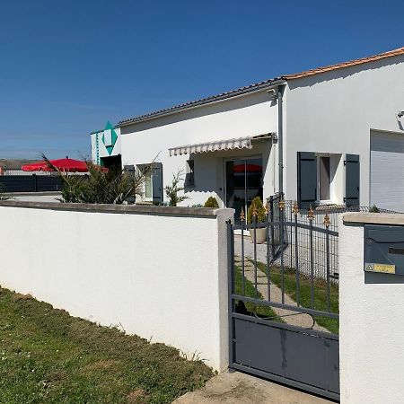 Gite Les Randonneurs Фонтене-ле-Комт Экстерьер фото